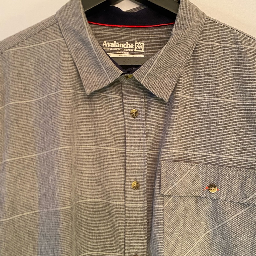 Avalanche outdoor supply company men’s short sleeve XL  button down shirt